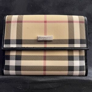 BURBERRY authentic small wallet.